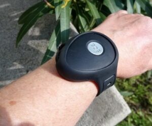 Bracelet alarme senior sans abonnement via GPS